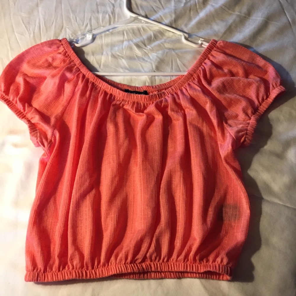 Super cute short peasant top!